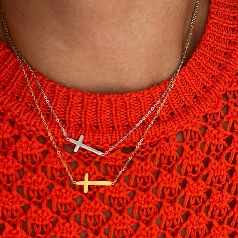 MEDIUM CROSS NECKLACE